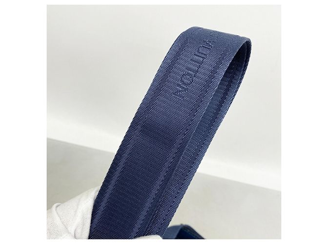 Borsa a tracolla Louis Vuitton Taiga Grigori PM Blu - vista 9