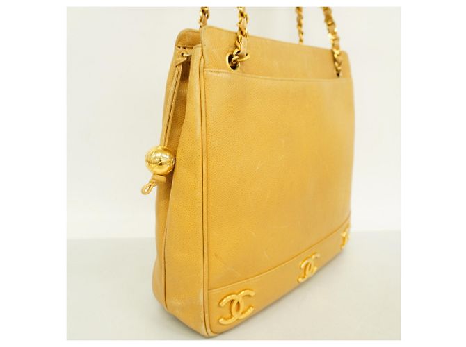 Borsa a tracolla Chanel Triple Coco in Beige - vista 2