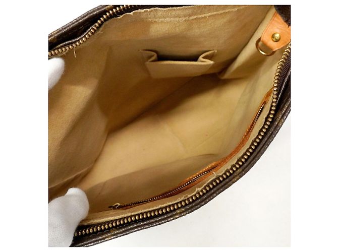 Borsa a tracolla Louis Vuitton Monogram Looping GM Marrone - vista 4