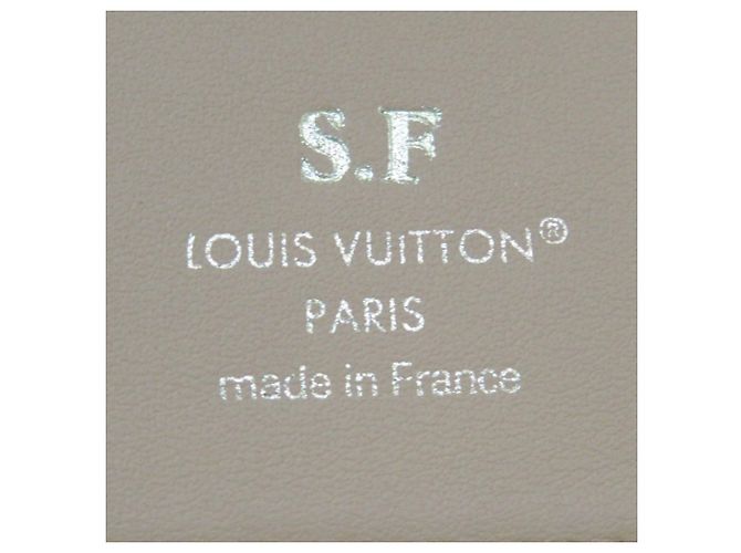Porte-monnaie Louis Vuitton en cuir noir - vue 4