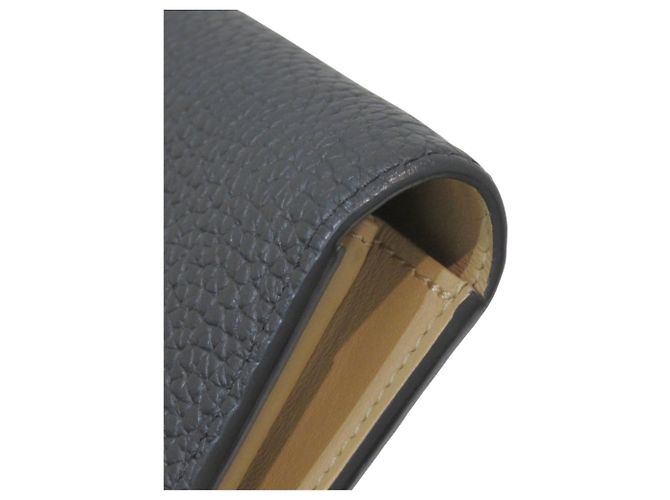 Porte-monnaie Louis Vuitton en cuir noir - vue 8