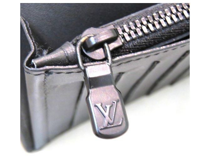 Portamonete Louis Vuitton Monogram Shadow Nero - vista 6