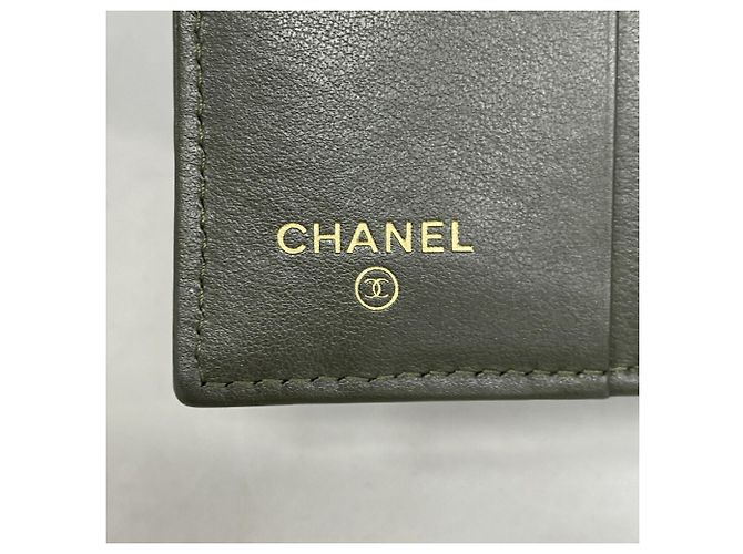 Cartera bi-fold Chanel de piel de becerro granulada caqui - vista 4