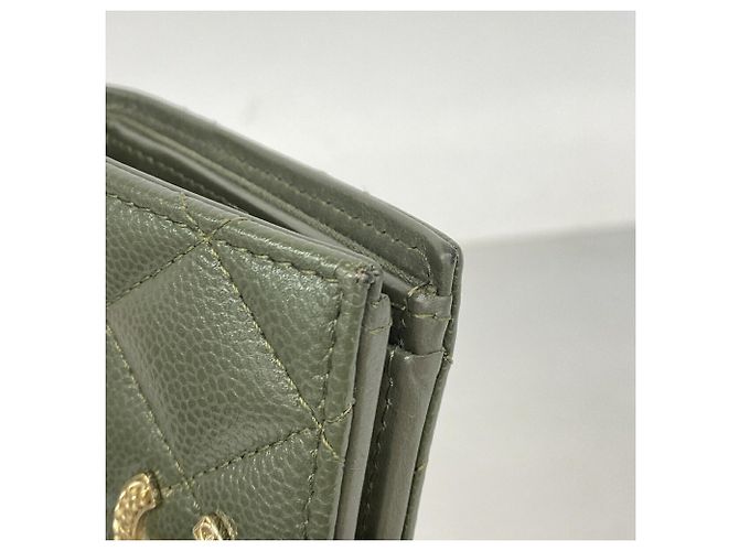 Cartera bi-fold Chanel de piel de becerro granulada caqui - vista 6