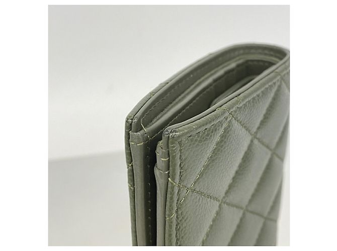 Cartera bi-fold Chanel de piel de becerro granulada caqui - vista 7