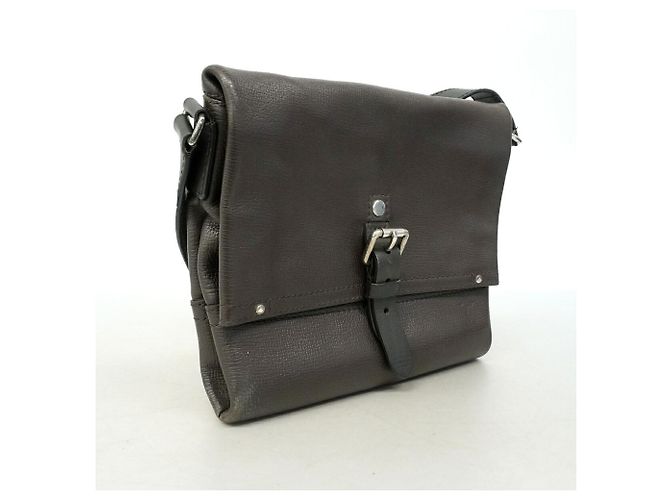 Borsa a tracolla Louis Vuitton Utah Canyon PM Marrone - vista 2