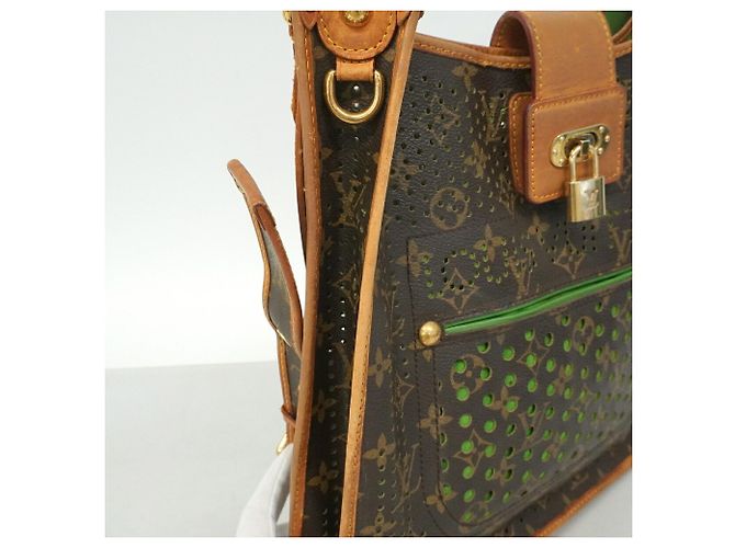 Borsa a tracolla Louis Vuitton Monogram Perfo Musette Verde chiaro - vista 11