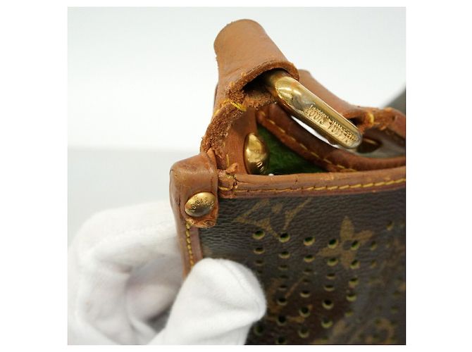 Borsa a tracolla Louis Vuitton Monogram Perfo Musette Verde chiaro - vista 6