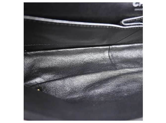 Chanel Reissue 2.55 Flap Quilted Aged Calfskin 226 Nero - vista 3