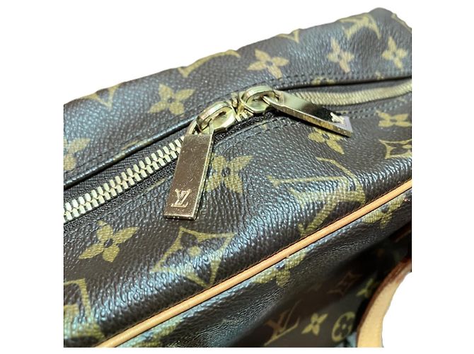 Borsa a tracolla Louis Vuitton Cite MM Marrone - vista 8