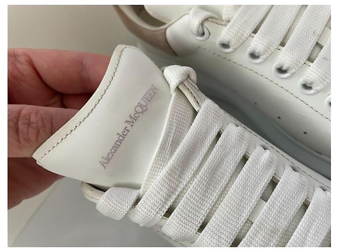 Alexander McQueen Sneakers Oversized Bianche Bianco Sabbia - vista 4