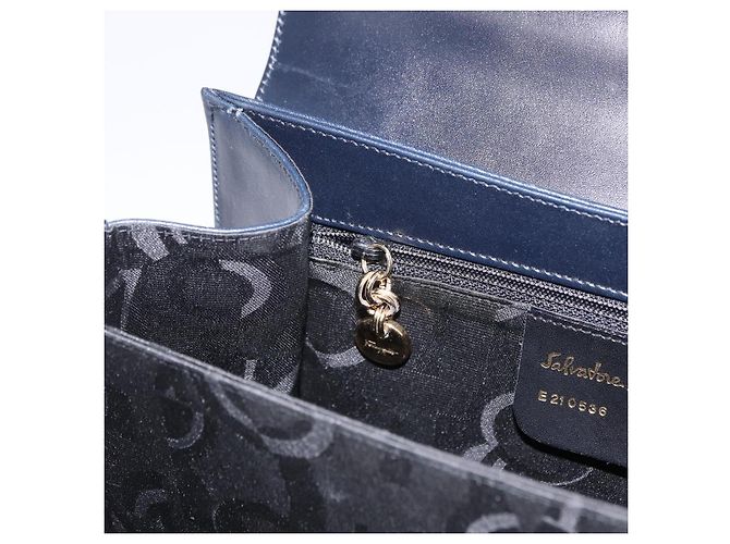 Borsa Salvatore Ferragamo Gancini in pelle Navy Gold Auth ka5976 D'oro Blu navy - vista 24