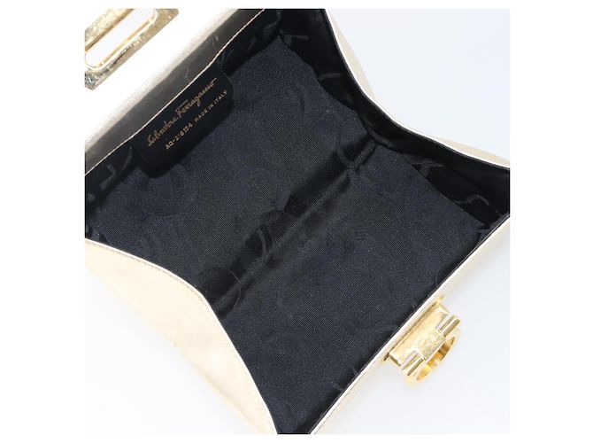 Borsa Vanity Salvatore Ferragamo Gancini in pelle oro Auth 199364A D'oro - vista 11