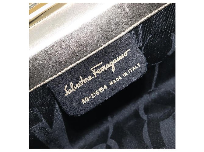 Borsa Vanity Salvatore Ferragamo Gancini in pelle oro Auth 199364A D'oro - vista 12