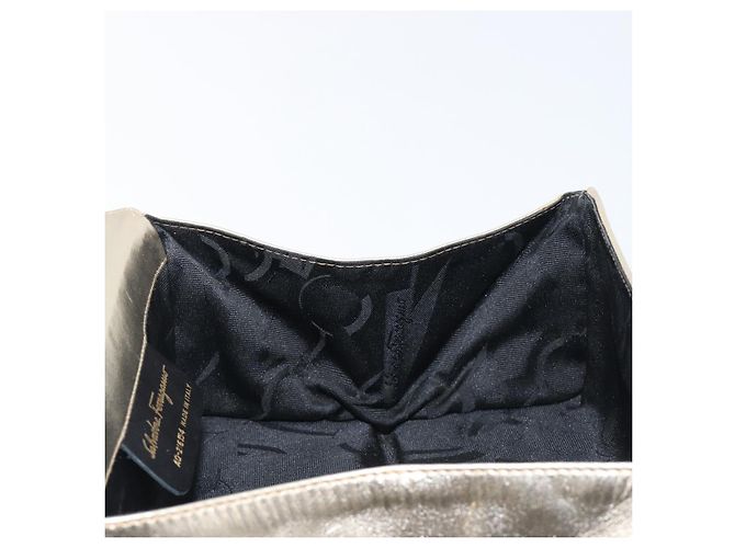 Borsa Vanity Salvatore Ferragamo Gancini in pelle oro Auth 199364A D'oro - vista 19