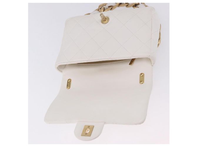 Bolsa de Ombro CHANEL Matelasse com Corrente em Couro Branco com Detalhes Dourados CC Auth 202072SAM - vista 10