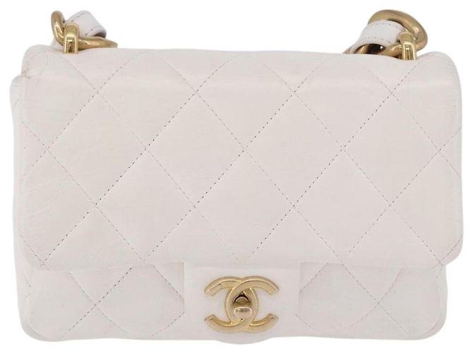 Bolsa de Ombro CHANEL Matelasse com Corrente em Couro Branco com Detalhes Dourados CC Auth 202072SAM - vista 13