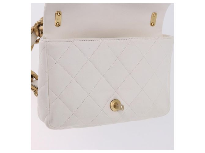 Bolsa de Ombro CHANEL Matelasse com Corrente em Couro Branco com Detalhes Dourados CC Auth 202072SAM - vista 20