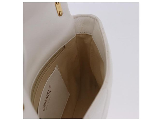 Bolsa de Ombro CHANEL Matelasse com Corrente em Couro Branco com Detalhes Dourados CC Auth 202072SAM - vista 21