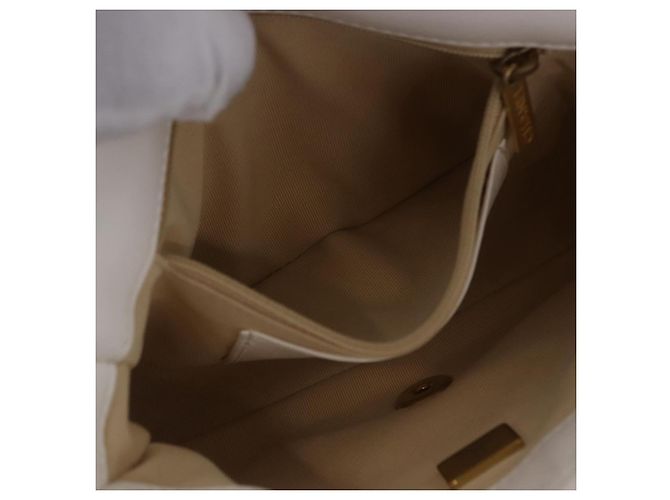 Bolsa de Ombro CHANEL Matelasse com Corrente em Couro Branco com Detalhes Dourados CC Auth 202072SAM - vista 24