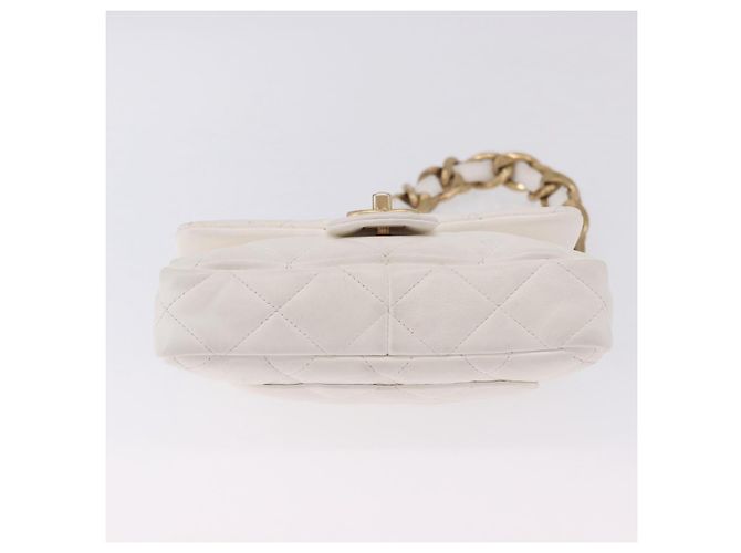 Bolsa de Ombro CHANEL Matelasse com Corrente em Couro Branco com Detalhes Dourados CC Auth 202072SAM - vista 5