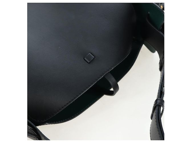 Borsa a secchiello a tracolla BURBERRY in pelle nera e oro Auth am12540V Nero D'oro - vista 6