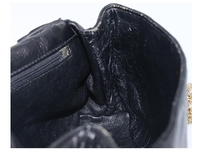 Borsa a tracolla CHANEL Matelasse con catena in pelle d'agnello nera e oro CC Auth bs36849A Nero D'oro - vista 20