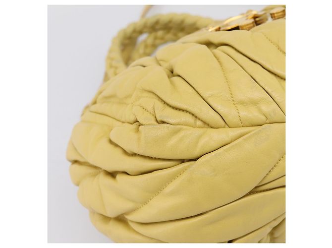 Borsa Miu Miu Matelassé in pelle 2way Gialla Tono Oro Auth 167575V Giallo - vista 17