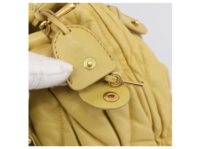 Borsa Miu Miu Matelassé in pelle 2way Gialla Tono Oro Auth 167575V Giallo - vista 9
