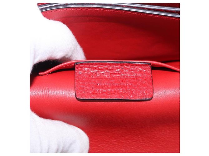 Borsa a tracolla con catena Salvatore Ferragamo in pelle rossa tono oro Auth 200367A Rosso - vista 11