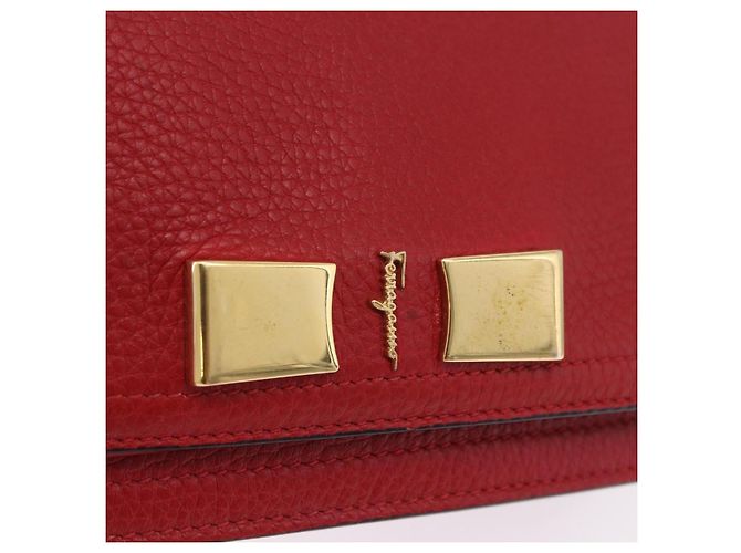 Borsa a tracolla con catena Salvatore Ferragamo in pelle rossa tono oro Auth 200367A Rosso - vista 18