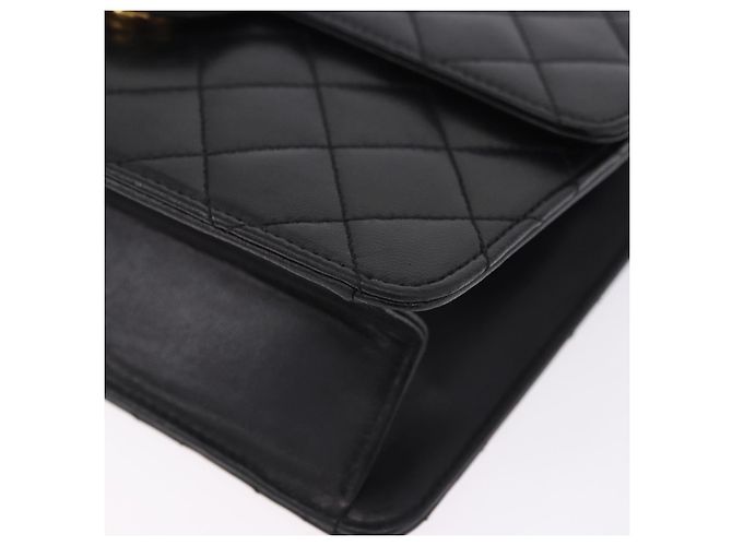 Borsa a tracolla CHANEL Matelasse Push Lock in pelle d'agnello nera e oro CC Auth am12544M Nero D'oro - vista 15