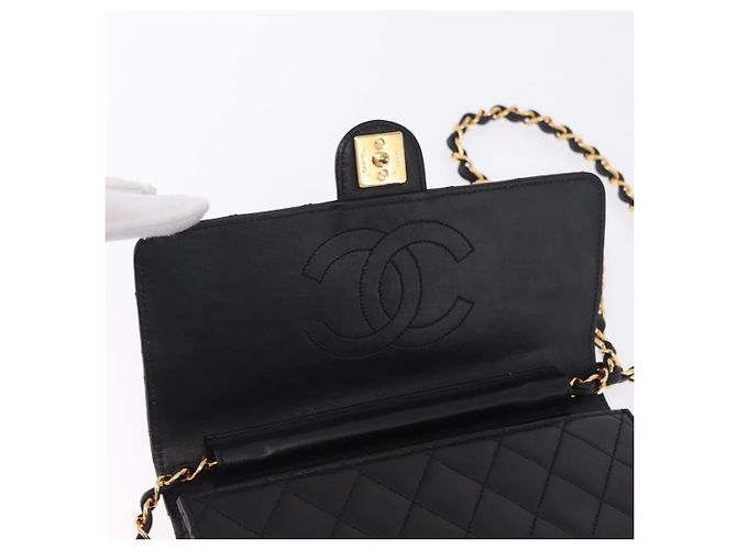 Borsa a tracolla CHANEL Matelasse Push Lock in pelle d'agnello nera e oro CC Auth am12544M Nero D'oro - vista 19