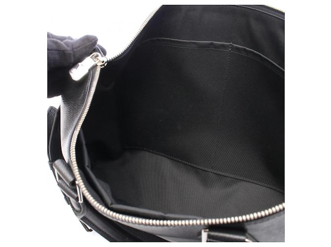 Porte-documents Slim Louis Vuitton en cuir Taiga Noir - vue 6