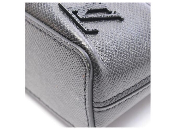 Porte-documents Slim Louis Vuitton en cuir Taiga Noir - vue 8