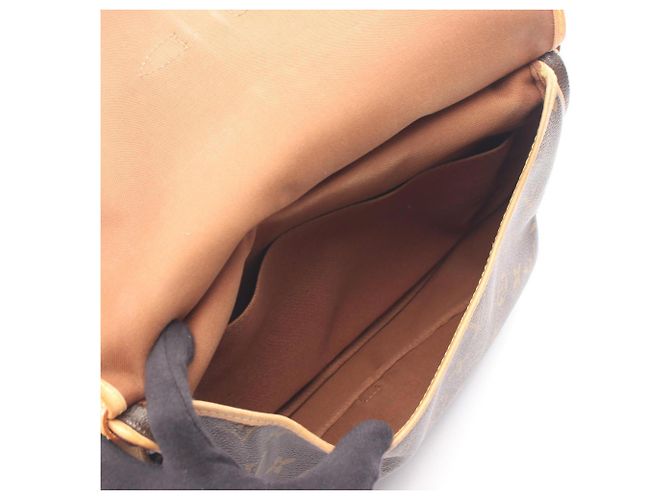 Borsa a tracolla Louis Vuitton Saumur 30 Marrone - vista 4