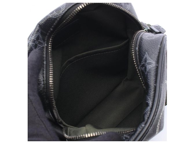 Borsa a tracolla Louis Vuitton Danube PM Vivienne Nero Bianco Cachi - vista 3