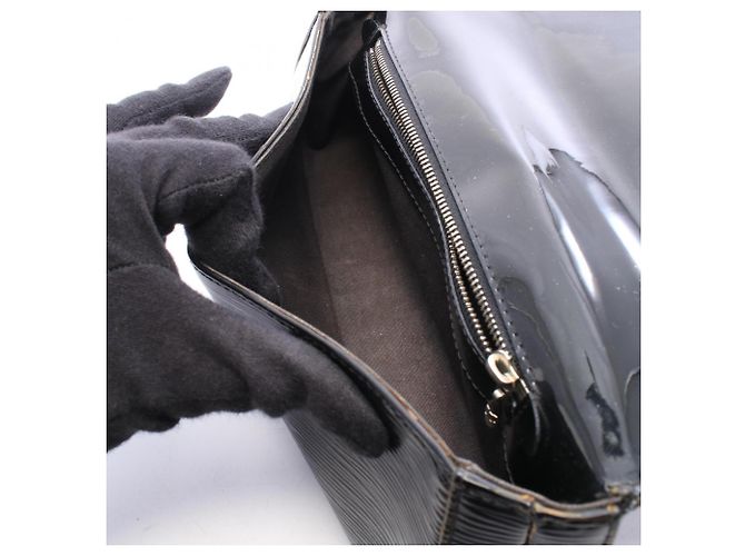 Louis Vuitton Pochette Soby Clutch Handbag Nero - vista 12