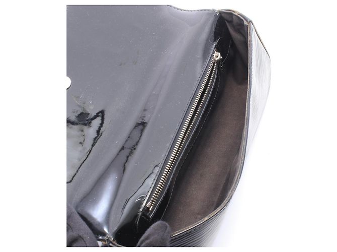 Louis Vuitton Pochette Soby Clutch Handbag Nero - vista 3