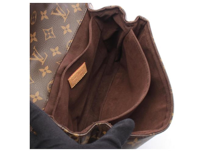 Borsa Louis Vuitton Pochette Metis MM Marrone - vista 3