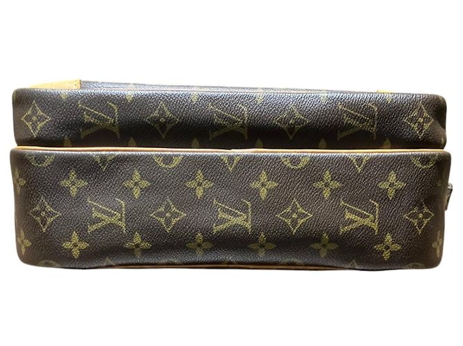 Borsa a tracolla Louis Vuitton Nile Marrone - vista 3