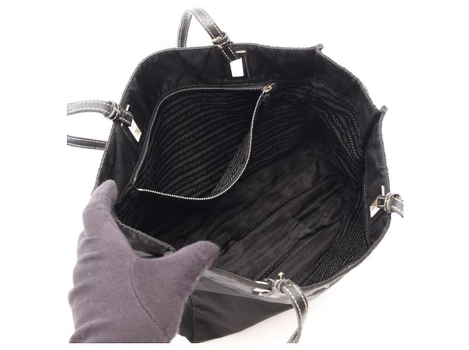 Borsa Tote Prada in Nylon e Pelle Nero - vista 3