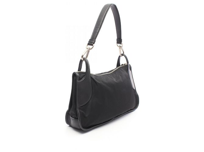 Bolso de hombro Prada Triangle Plate Negro - vista 2
