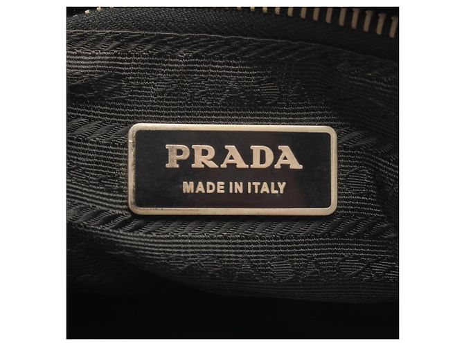 Bolso de hombro Prada Triangle Plate Negro - vista 4
