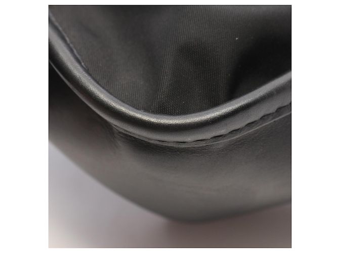 Bolso de hombro Prada Triangle Plate Negro - vista 5