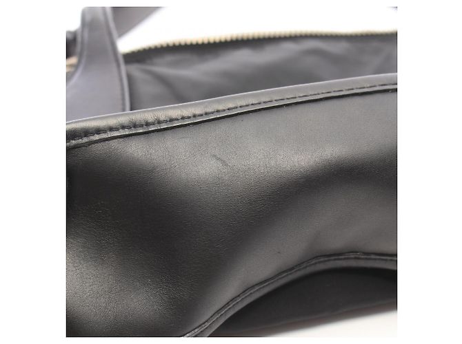 Bolso de hombro Prada Triangle Plate Negro - vista 6