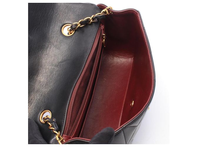 Borsa a tracolla Chanel Matelassé Diana Flap Nero - vista 3