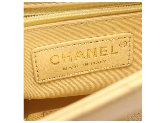 Borsa a tracolla mini Chanel Matelassé Giallo - vista 4