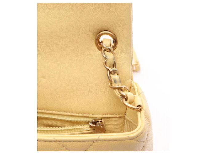 Borsa a tracolla mini Chanel Matelassé Giallo - vista 6