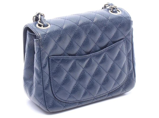 Borsa a tracolla Chanel Mini Matelassé in Navy Blu navy - vista 2